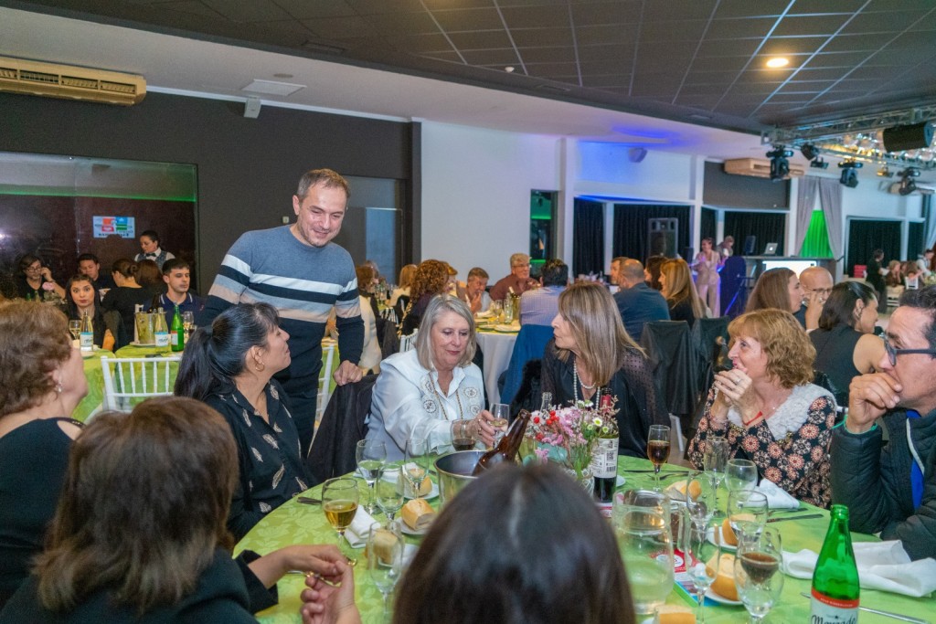 Abella acompañó la tradicional Cena a Beneficio del Grupo Esperanza