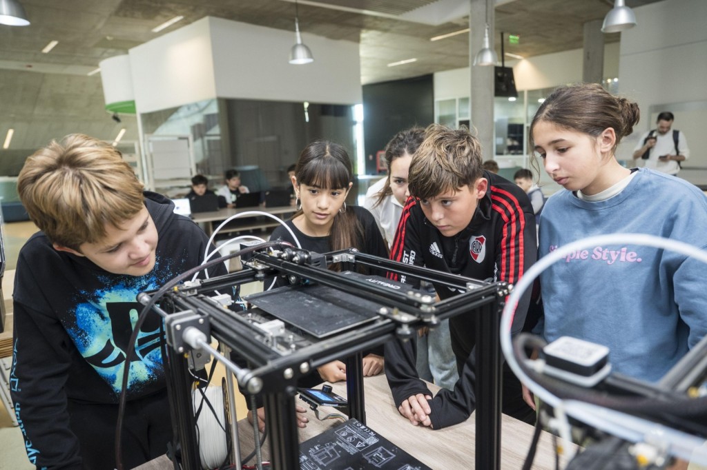 La Escuela Técnica Roberto Rocca impulsa “Tecnoclubes” para estudiantes de nivel secundario de la comunidad