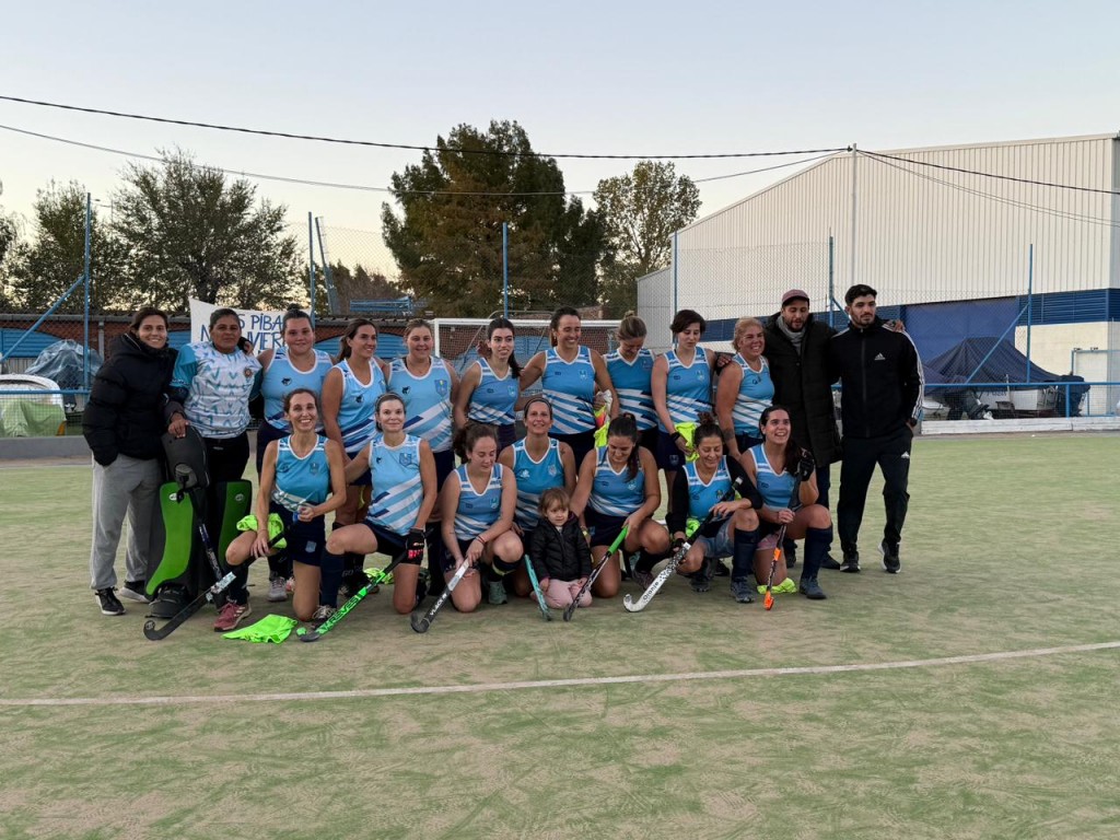 Triunfo y crecimiento para las Damas B de Hockey del Boat 