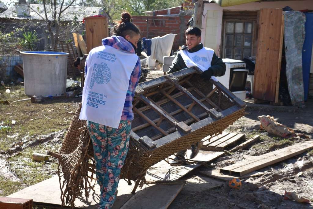Provincia asistió en la limpieza y recuperación de hogares afectados por las inundaciones