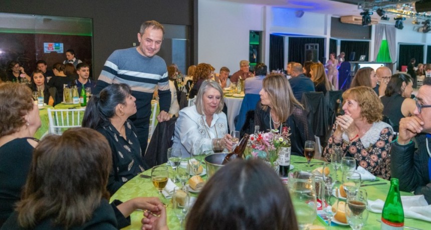 Abella acompañó la tradicional Cena a Beneficio del Grupo Esperanza