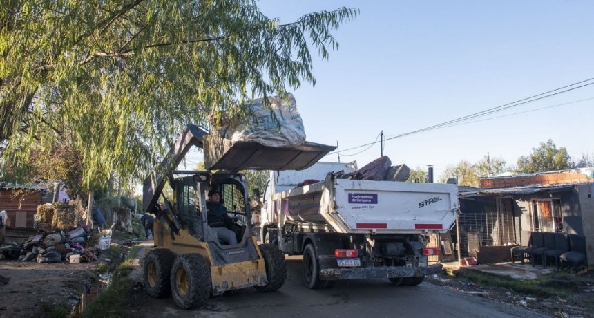 Con más de 50 equipos, el Municipio desplegó un mega operativo de limpieza en San Cayetano