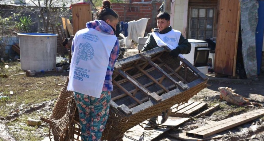 Provincia asistió en la limpieza y recuperación de hogares afectados por las inundaciones