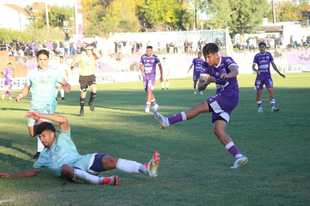 Ag&oacute;nica victoria de Villa Dalmine frente a Excursionistas