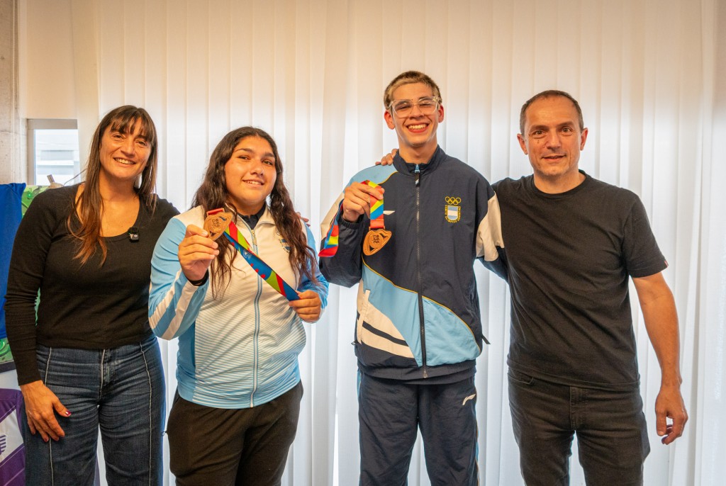 Abella recibi&oacute; a otros dos medallistas de los Juegos Suramericanos de la Juventud