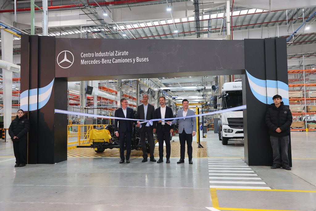 Mercedes-Benz Camiones y Buses Argentina inaugur&oacute; el  Centro Industrial Z&aacute;rate 