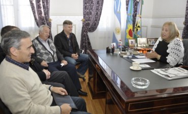 La Intendente Municipal Stella Giroldi recibi&oacute; a la nueva Comisi&oacute;n Directiva del Club Villa D&aacute;lmine