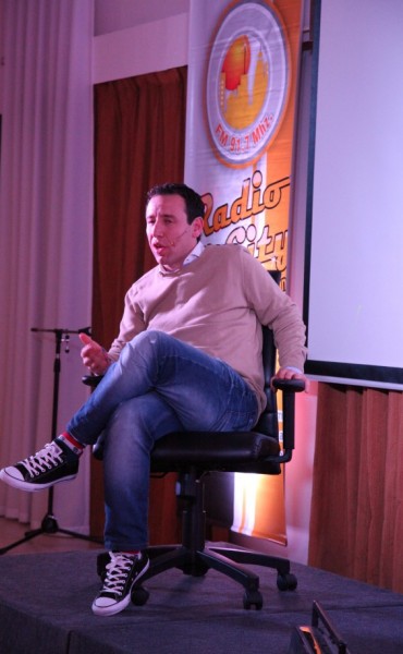 FACUNDO PASTOR ENVIO SALUDOS EN SU PROGRAMA DE RADIO "LA RED" A RADIO CITY CAMPANA FM 91.7 Mhz