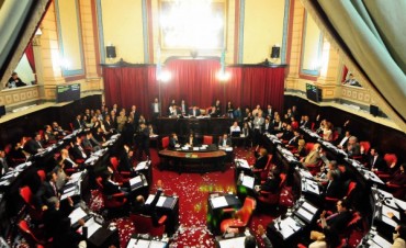El Senado bonaerense aprob&oacute; por unanimidad la propuesta del vicegobernador Mariotto y el proyecto del Ejecutivo que crea polic&iacute;as locales 