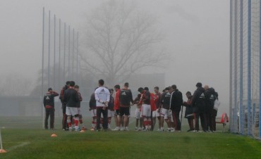 El plantel profesional de River Plate se entren&oacute; en doble turno en el predio que la AFA posee en Ezeiza.
