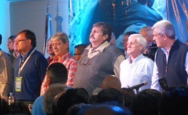 PRECANDIDATURA A GOBERNADOR BONAERENSE  Importante apoyo sindical a Juli&aacute;n Dom&iacute;nguez