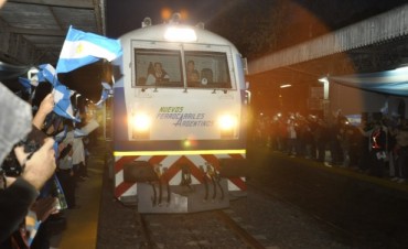 D&iacute;a hist&oacute;rico: El Tren Retiro-Rosario volvi&oacute; a parar  en Campana