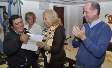 Vecinos recibieron Pensiones Nacionales gestionadas ante el Municipio