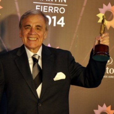 JULIO BAZ�N PERIODISTA INVITADO POR RADIO CITY CAMPANA FM 91.7 PARA SU TRADICIONAL EVENTO PERIOD�STICO
