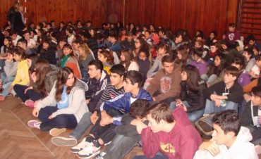 700 alumnos  de la Escuela Normal participaron de una charla de seguridad vial