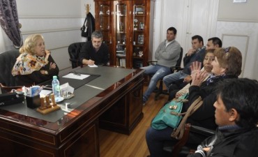 Integrantes de la Comisi&oacute;n Directiva de la Sociedad de Fomento Barrio Las Praderas visitaron a la Intendente Giroldi   