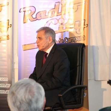 JULIO BAZ�N DISERT?&rsquo; EN EL C.C.C  PRESENTADO POR RADIO CITY CAMPANA FM 91.7 Mhz