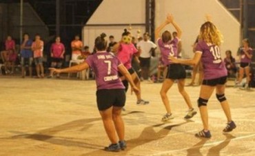 Handball:  Las mujeres del CBC cambiaron a tiempo y terminaron festejando ante UADE