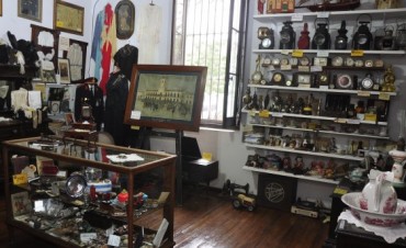 Homenaje a "Carlos Gardel" en el Museo del Anticuario