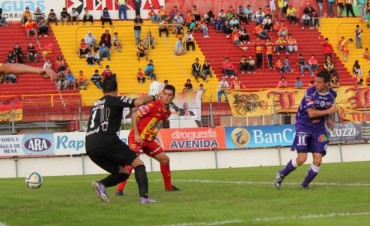 LOS JUGADORES DE VILLA D�LMINE ANALIZAN LA VICTORIA EN CORRIENTES