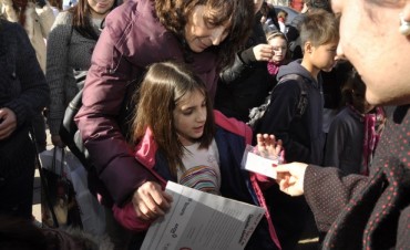El jueves se realizar&aacute; la segunda entrega gratuita de figuritas