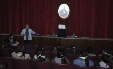 Un San Mart&iacute;n &ldquo;interactivo&rdquo; convers&oacute; con alumnos de la ciudad