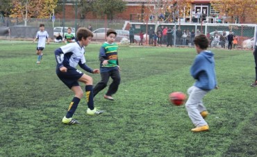 Integrantes de la Escuela Deportiva Municipal de F&uacute;tbol tuvieron una destacada actuaci&oacute;n 