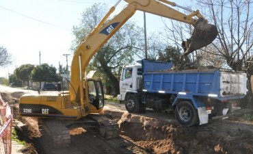 Avanza la reconstrucci&oacute;n de los desag&uuml;es pluviales del barrio Dignidad 