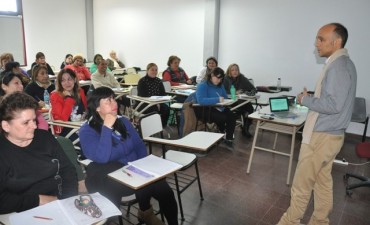 Vecinos de la ciudad participan del Curso de Cuidadores Domiciliarios 