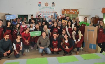 De visita en el hogar Ebenezer, el Intendente comparti&oacute; actividades con los ni&ntilde;os 
