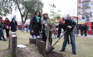 La ciudad celebr&oacute; el mes del Medio Ambiente con una exitosa jornada en la plaza Eduardo Costa