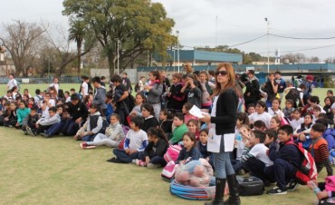 Se disputaron torneos intercolegiales de atletismo y handball