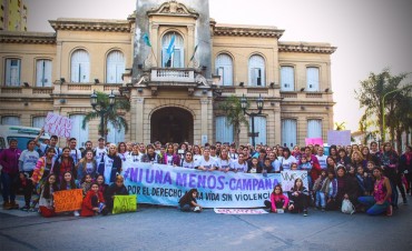 Con una jornada por la No Violencia, el Municipio se sum&oacute; a "Ni una Menos"
