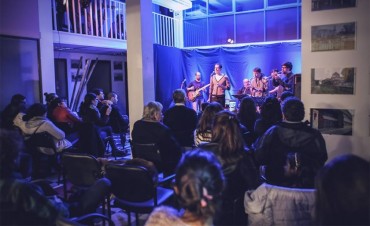Noches Ac&uacute;sticas: la propuesta de Campana Joven volvi&oacute; a ser un &eacute;xito