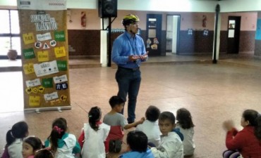 La Escuela de Educaci&oacute;n Vial del Municipio contin&uacute;a recorriendo escuelas de la ciudad