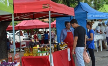 Ma&ntilde;ana regresan El mercado en tu barrio y los productores locales a plaza Espa&ntilde;a