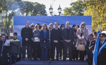 Cientos de alumnos de la ciudad prometieron lealtad a la bandera nacional