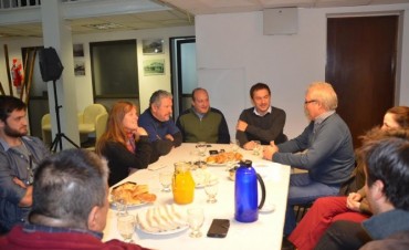 Abella se reuni&oacute; con integrantes del C&iacute;rculo de Veterinarios