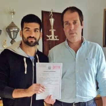 Castellano firmò su primer contrato con Villa Dàlmine