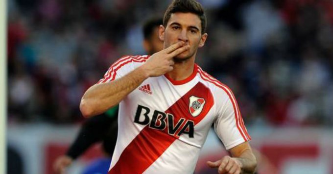 La idea es que Alario siga en River hasta diciembre
