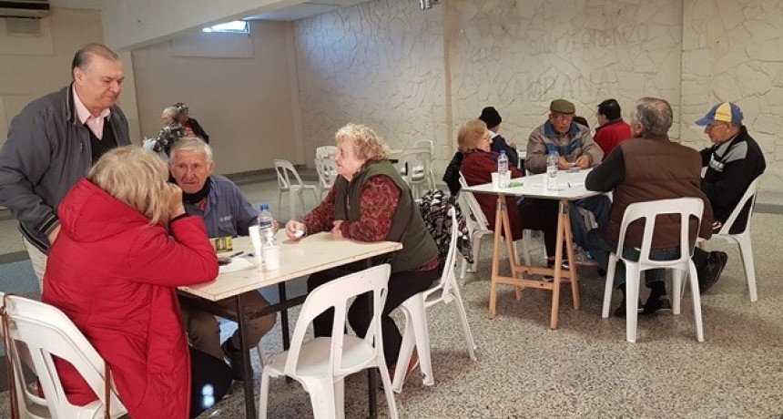 Juegos Bonaerenses: adultos mayores disputaron la etapa local de Truco