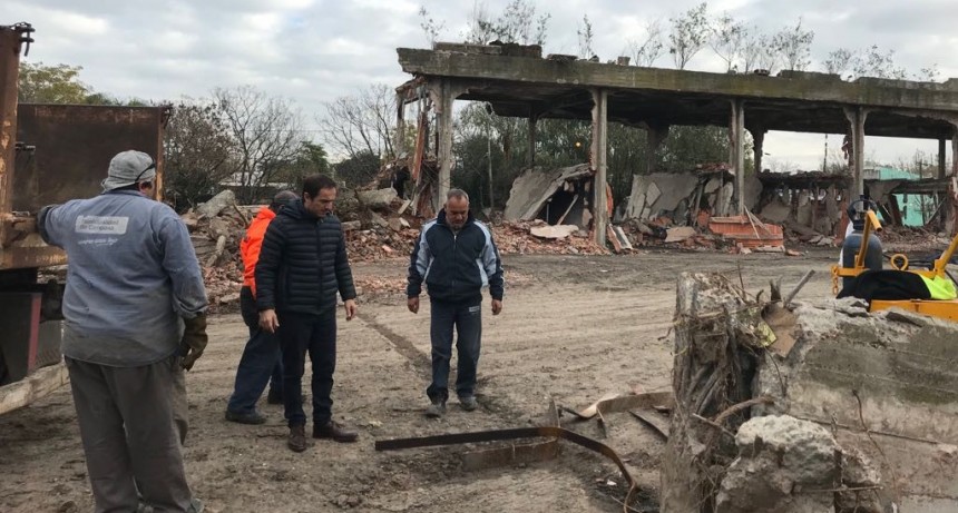 Ex derby: tras la demolici&oacute;n, el Municipio trabaja en el saneamiento del predio 