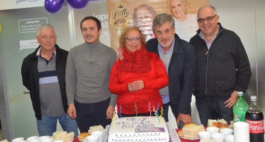 Una &ldquo;leyenda&rdquo; de la Direcci&oacute;n de Tr&aacute;nsito: Nelly Ramos celebr&oacute; 50 a&ntilde;os como trabajadora municipal  
