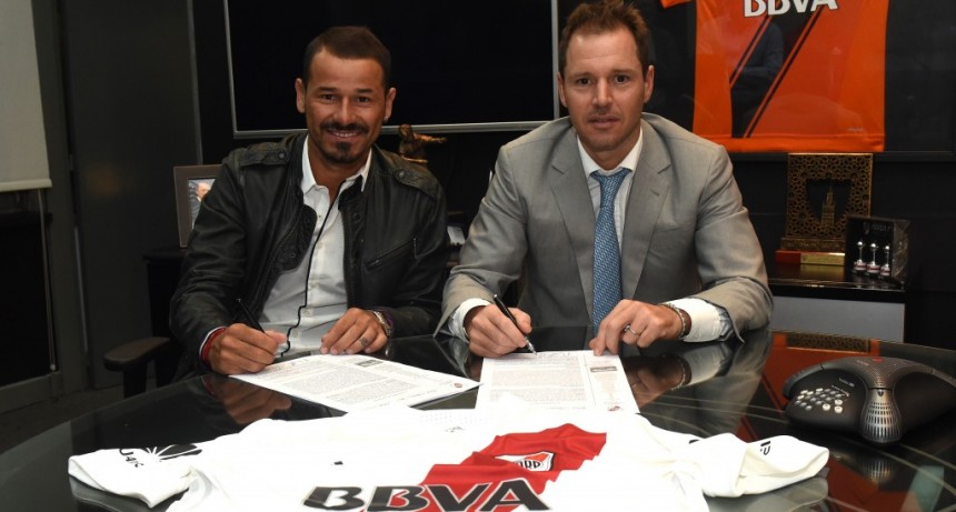 Rodrigo Mora renov&oacute; su contrato con River
