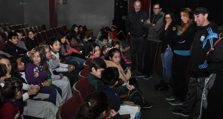 Casaretto visit&oacute; el Taller Municipal de Teatro Infantil 