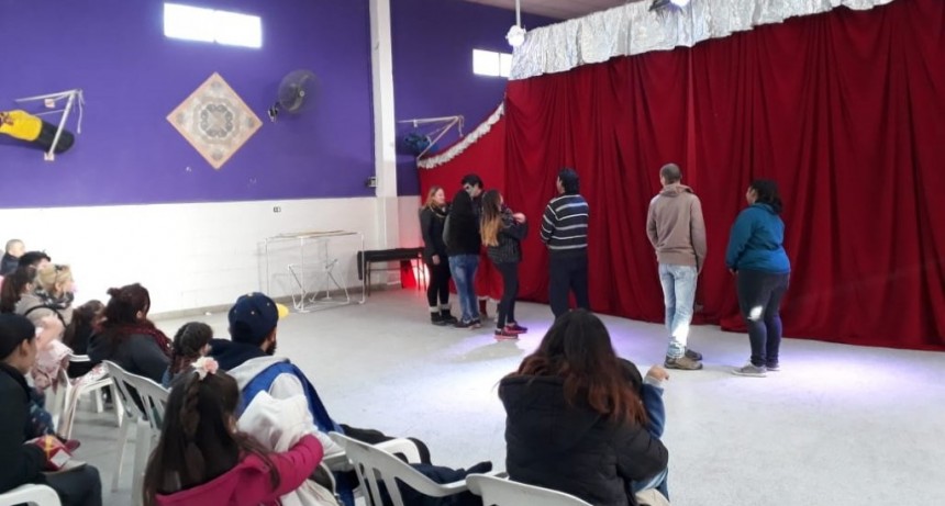 El &ldquo;Circo de Pepa&rdquo; lleg&oacute; a la sociedad de fomento del barrio Lubo