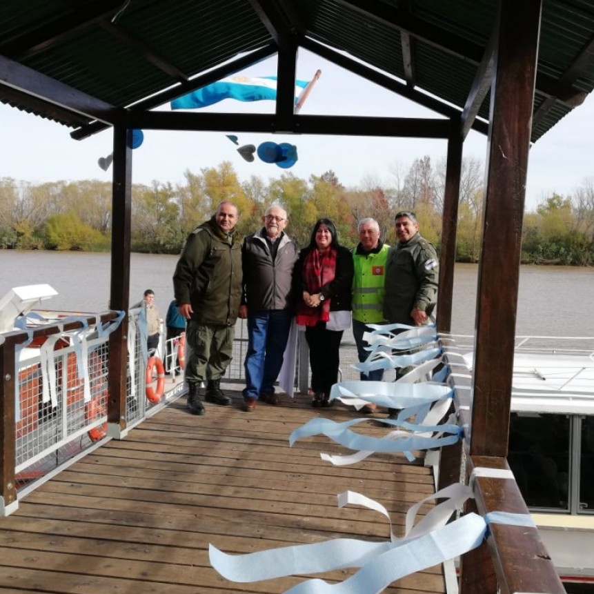 Emotivo  acto por el D�a de la Bandera en el Paraje Isla Talavera