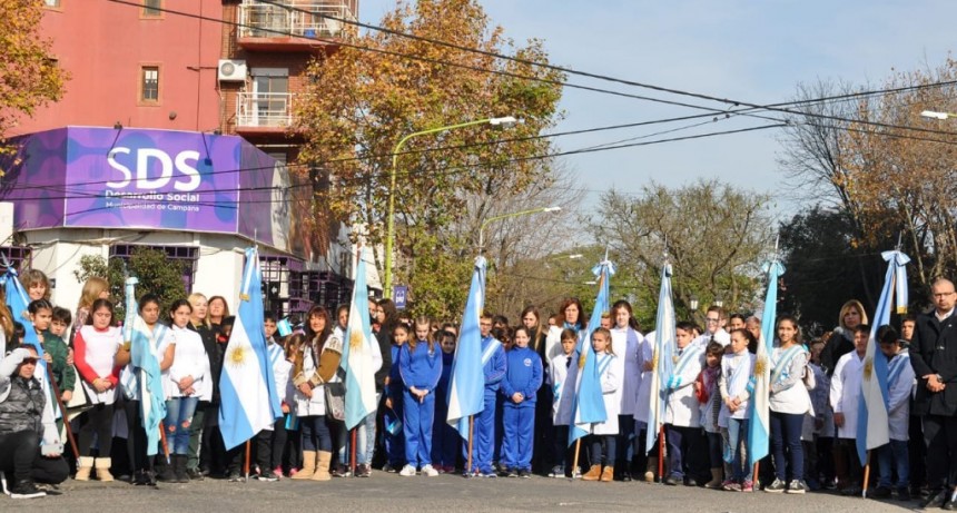 M&aacute;s de 2.000 alumnos de 4to grado realizaron su promesa de lealtad a la bandera