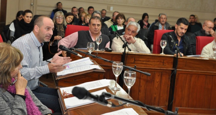 &ldquo;Se sigue haciendo pol&iacute;tica con la plata de los vecinos&rdquo;