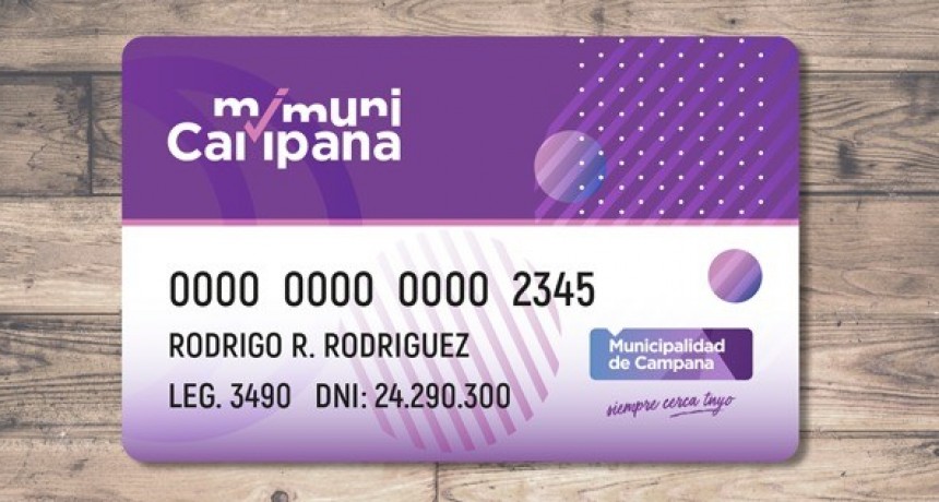 El intendente prepara una tarjeta de compras para los municipales